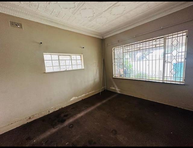 7 BEDROOM HOUSE FOR SALE IN ORANGE GROVE